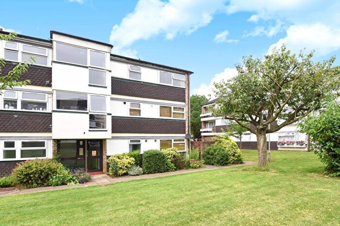 2 Bedroom Flat For Sale In Latimer Grange, Headington, OX3