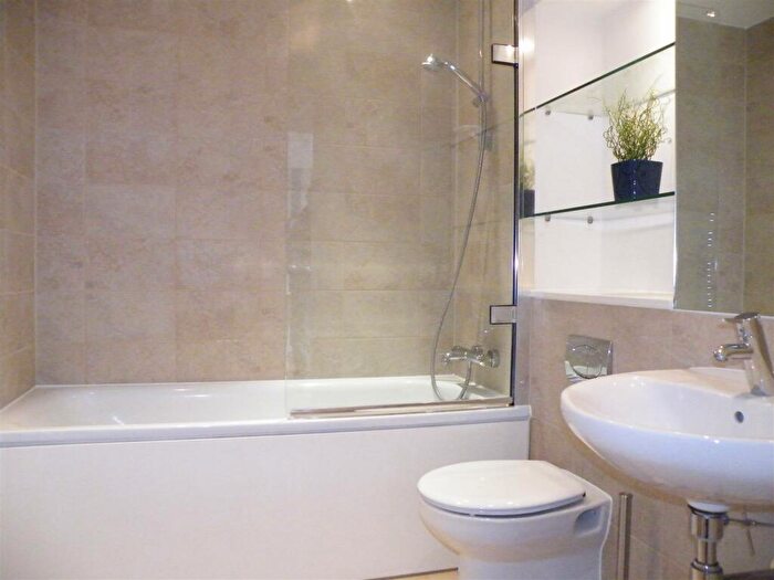 1 Bedroom Flat To Rent In Admiralty Tower, Queen Street, PO1