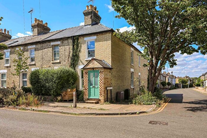 3 Bedroom End Of Terrace House For Sale In Beche Road, Cambridge, CB5