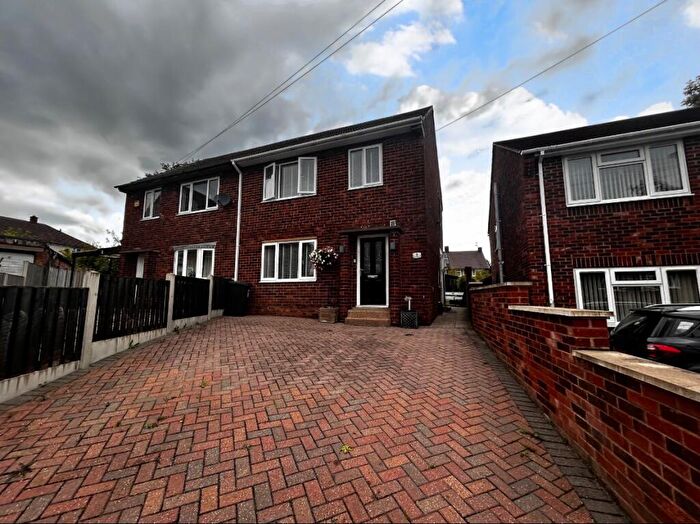 3 Bedroom Semi-Detached House For Sale In Lathkill Avenue, Inkersall, Chesterfield, S43