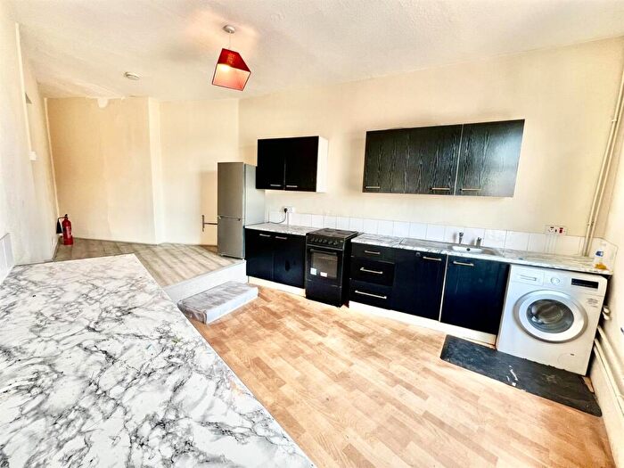 1 Bedroom Apartment To Rent In Longshut Lane West, Stockport, SK2