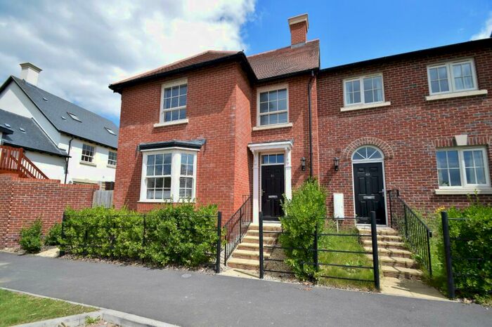 3 Bedroom Semi-Detached House To Rent In Winchester, SO22