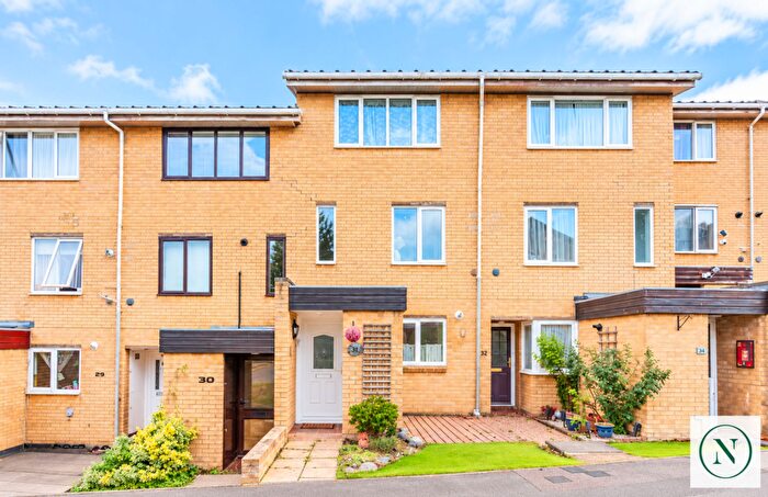 2 Bedroom Maisonette For Sale In Bardsley Close, Croydon, CR0