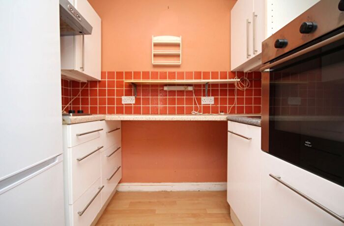 1 Bedroom Apartment For Sale In Friern Park, London, N12