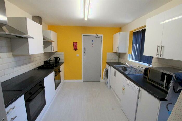 6 Bedroom House To Rent In Abbey Road, Northampton, NN4