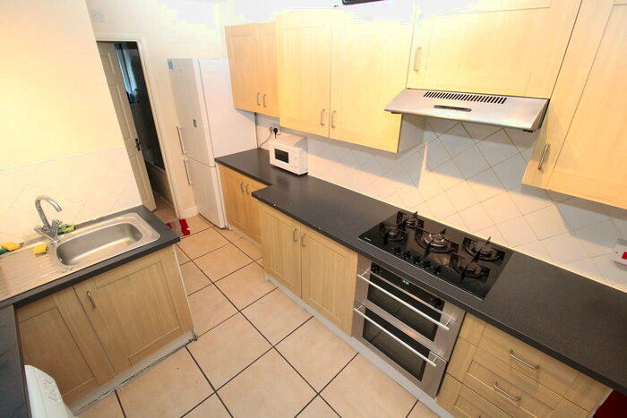 4 Bedroom Terraced House To Rent In Queen Street, CF37