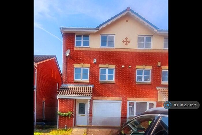 3 Bedroom Semi-Detached House To Rent In Porterfield Drive, Tyldesley, Manchester, M29