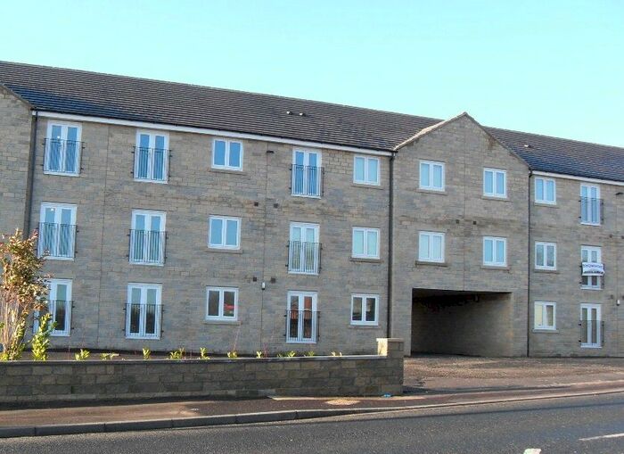 2 Bedroom Flat To Rent In Apartment, Broad Oaks, Halifax, West Yorkshire, HX3