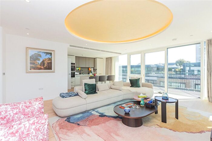 3 Bedroom Flat To Rent In Lockgate Road, London, SW6