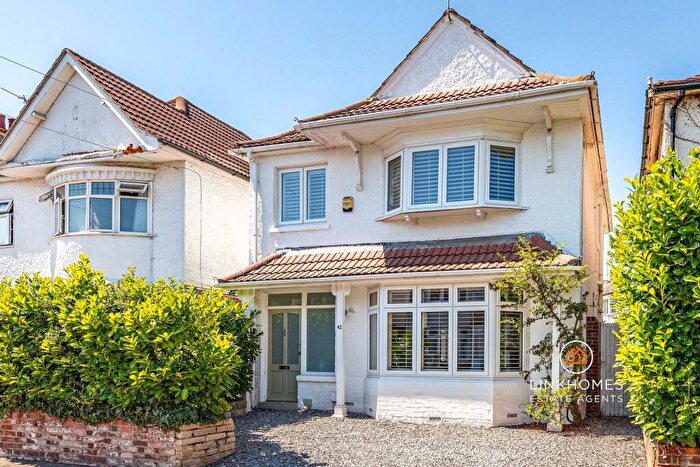 4 Bedroom Detached House For Sale In Heathwood Road, Bournemouth, BH9