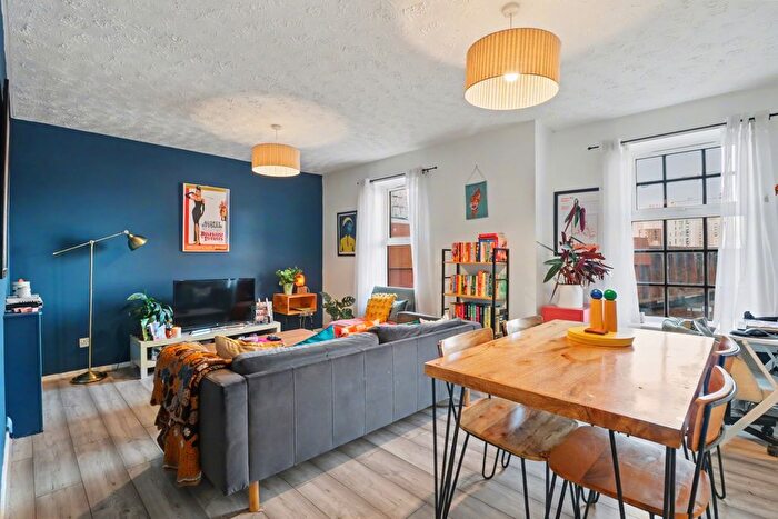 2 Bedroom Flat For Sale In Liverpool Road, Castlefield, Manchester, M3