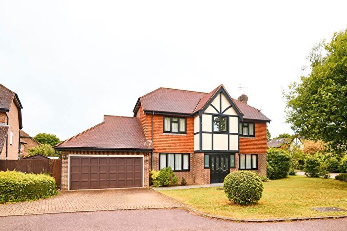 4 Bedroom Detached House For Sale In Harwood Park, Salfords, Redhill, RH1