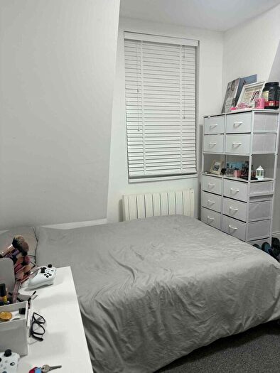 Studio To Rent In High Road Leyton, London, E10
