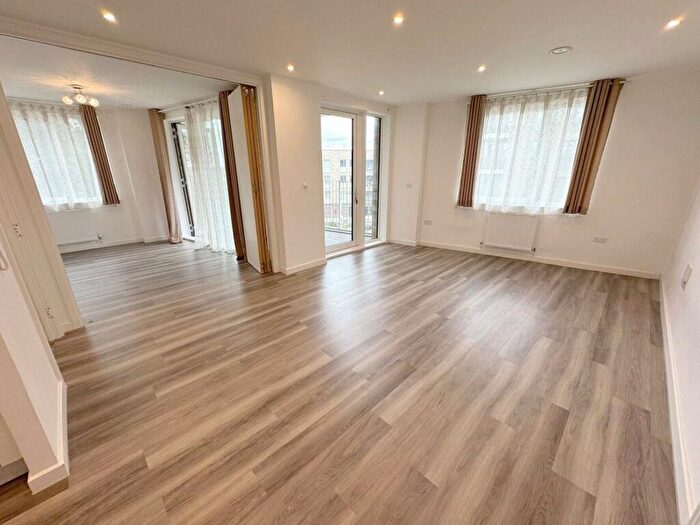 3 Bedroom Apartment To Rent In Medawar Drive, London, NW7