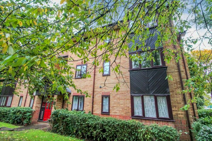 1 Bedroom Flat To Rent In Woodland Grove, Epping, Essex, CM16