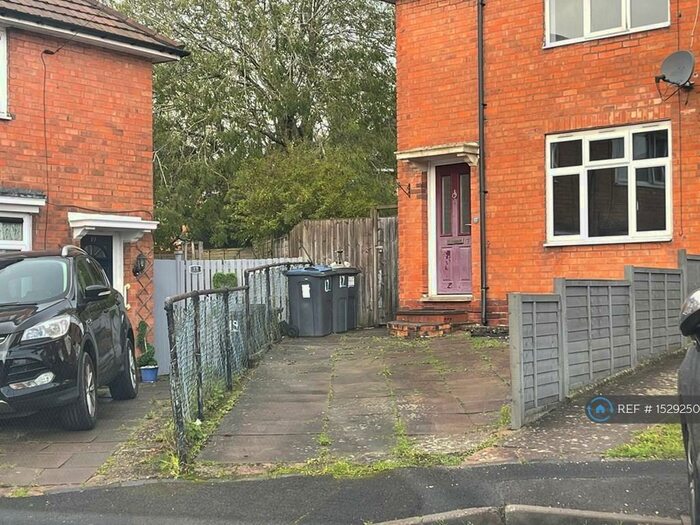 3 Bedroom End Of Terrace House To Rent In Shilton Grove, Birmingham, B29