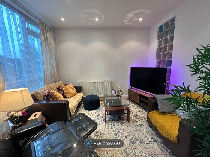 1 Bedroom Flat To Rent In Heather Gardens, London, NW11