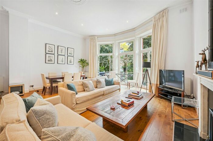 2 Bedroom Flat To Rent In Gledhow Gardens, South Kensington, London, SW5