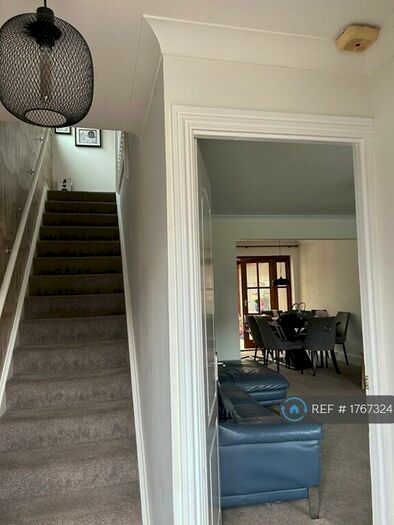 3 Bedroom Semi-Detached House To Rent In Copthorne Close, Bedford, MK43