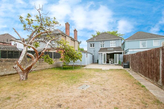 3 Bedroom Detached House For Sale In Wallisdown Road, Wallisdown, Bournemouth, Dorset, BH11