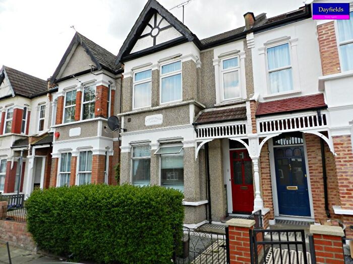 2 Bedroom Flat For Sale In Fyfield Road, London, EN1