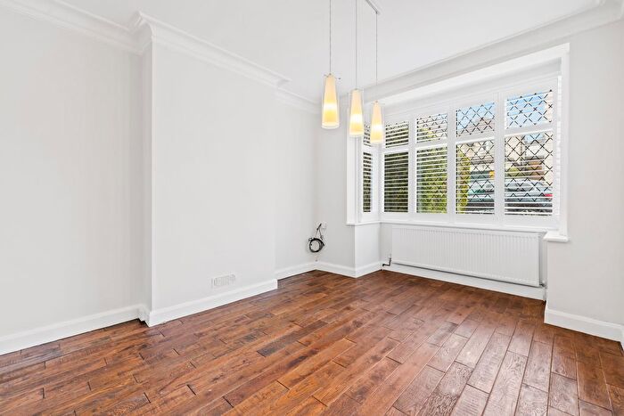 4 Bedroom Semi-detached House For Sale In Ref: Gf - Donnington Road, Worcester Park, KT4