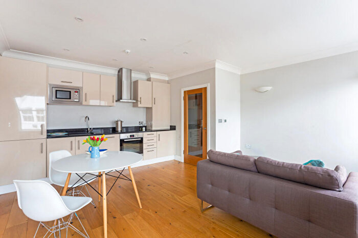 1 Bedroom Flat For Sale In Frances Road, Windsor, SL4