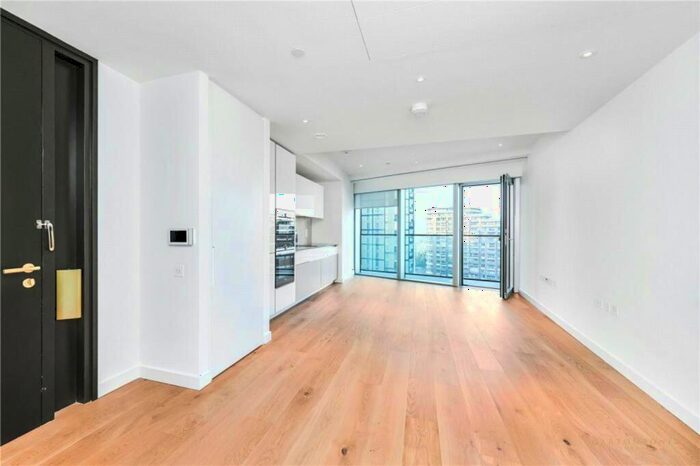 Flat To Rent In Oakley House, London, SW11
