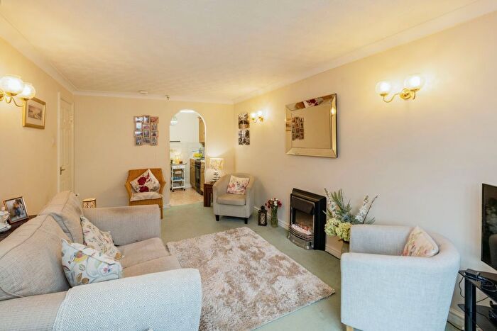 1 Bedroom Flat For Sale In Dingleway, Appleton, Warrington, Cheshire, WA4