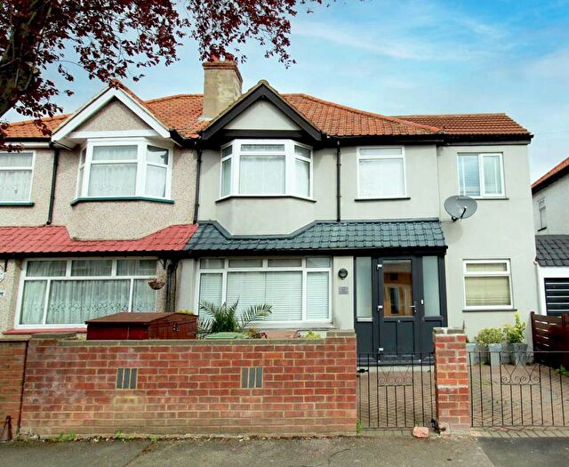 4 Bedroom Semi-Detached House To Rent In Poulton Avenue, Sutton, SM1