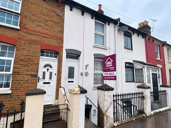 4 Bedroom Terraced House For Sale In Gardiner Street, Gillingham, ME7