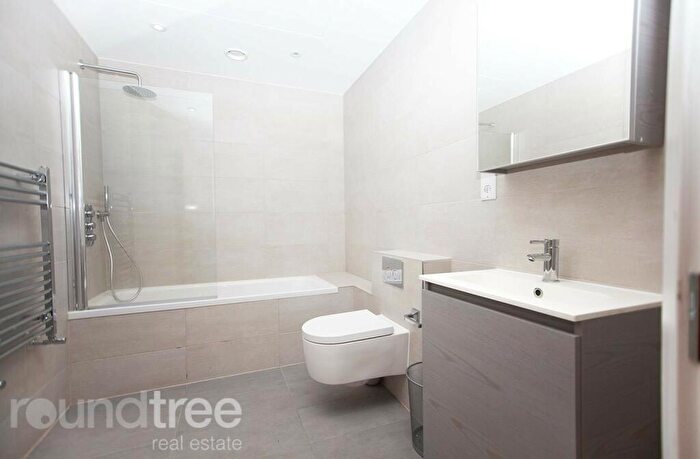2 Bedroom Apartment To Rent In Brightview Court, Finchley Lane, Hendon, NW4