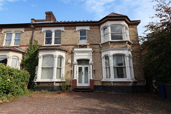 4 Bedroom Flat To Rent In Station Road, Hendon, NW4