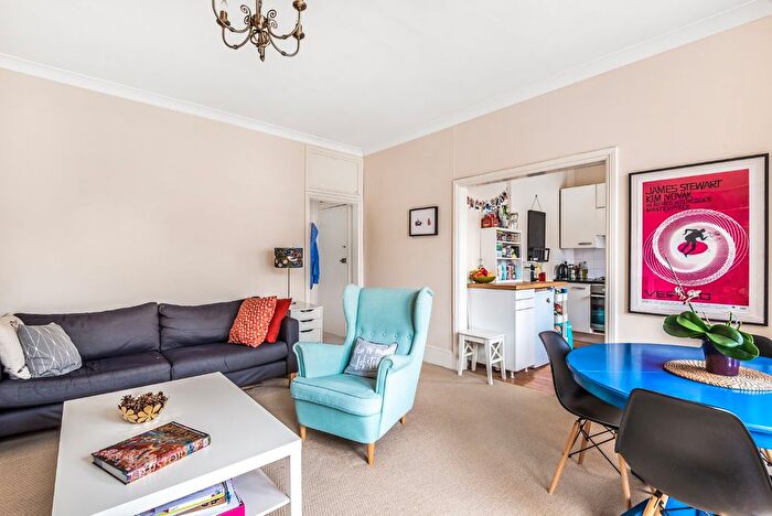 2 Bedroom Flat To Rent In Muswell Avenue, Muswell Hill, London, N10