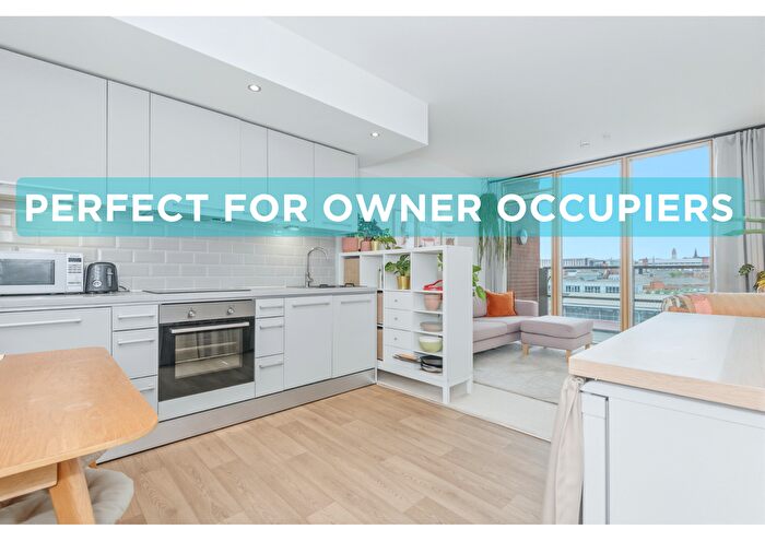 2 Bedroom Flat For Sale In West Point, Wellington Street, LS1
