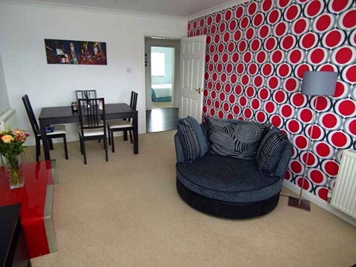 2 Bedroom Flat To Rent In Oakfield Street, Kelty, KY4