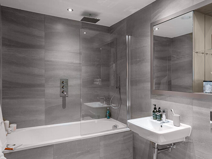 2 Bedroom Apartment To Rent In The Mercian, Broad Street, B15