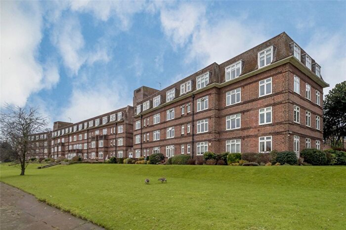 1 Bedroom Flat To Rent In Thames Eyot, Cross Deep, Twickenham, Middlesex, TW1