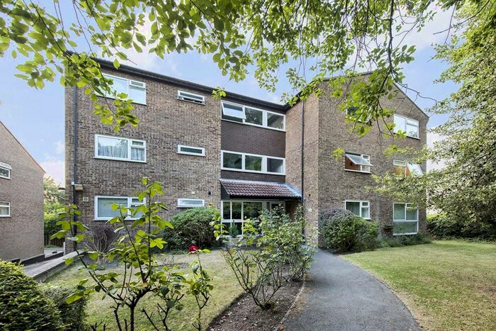 1 Bedroom Flat To Rent In Steeplands, Bushey WD23