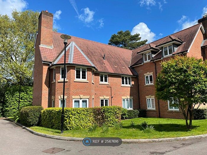 2 Bedroom Flat To Rent In The Lodge, Guildford, GU1