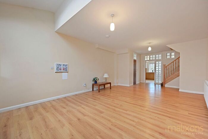 3 Bedroom Semi Detached House To Rent In Lawrence Road, London, SE25