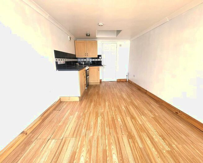 Studio To Rent In Selan Gardens, Hayes, Greater London, UB4