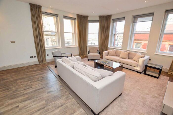 2 Bedroom Flat To Rent In King Street, Deansgate, Manchester, M2