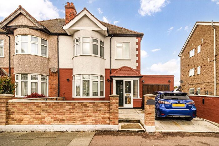 3 Bedroom End Of Terrace House To Rent In Avery Hill, London, SE9