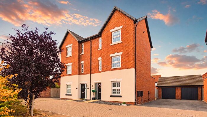 4 Bedroom Town House For Sale In Tannington Grove, Middlebeck, Newark, NG24