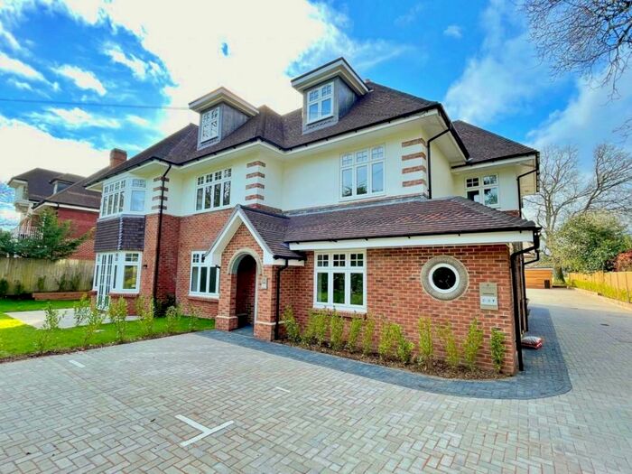 2 Bedroom Flat To Rent In Bournemouth, BH4