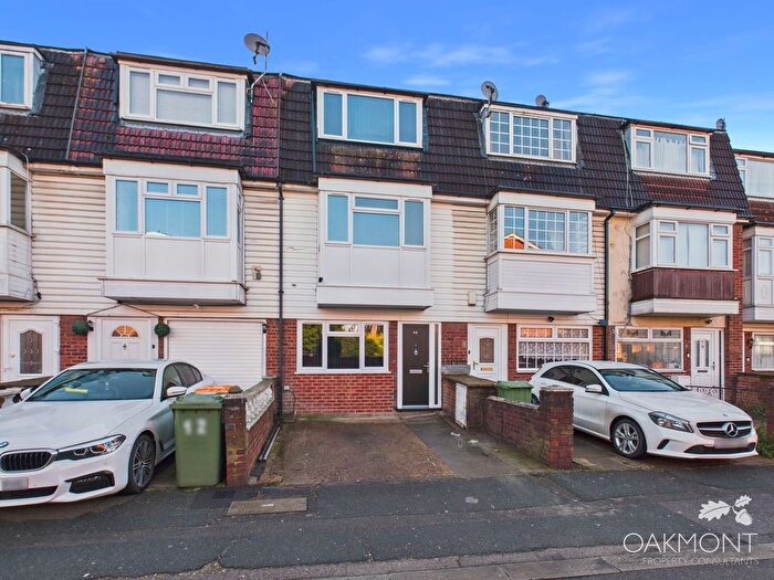 4 Bedroom Terraced House For Sale In Wilkinson Road, London, E16