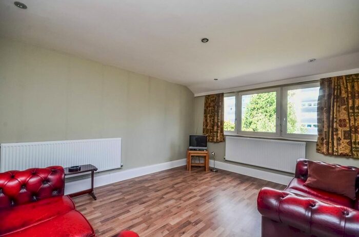 1 Bedroom Flat To Rent In Whitlock Drive, Southfields, London, SW19