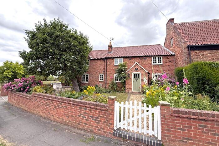 4 Bedroom Semi-Detached House For Sale In Rectory Lane, Bottesford, NG13