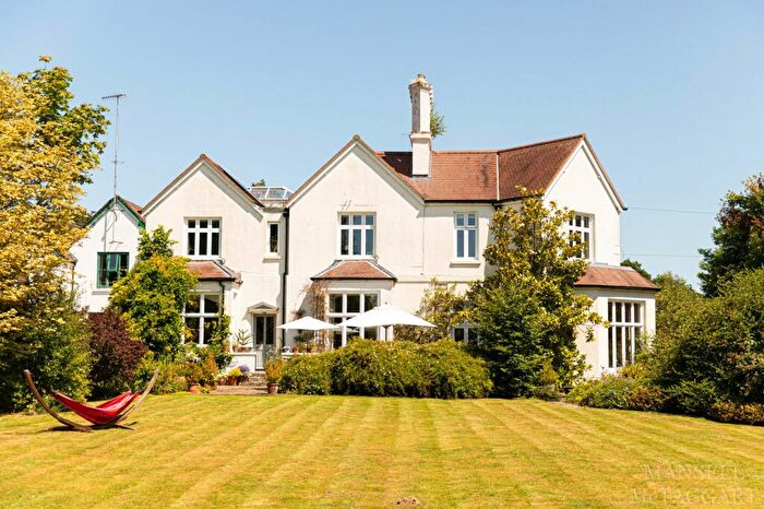 5 Bedroom Semi-Detached House For Sale In Turners Hill Road, East Grinstead, RH19